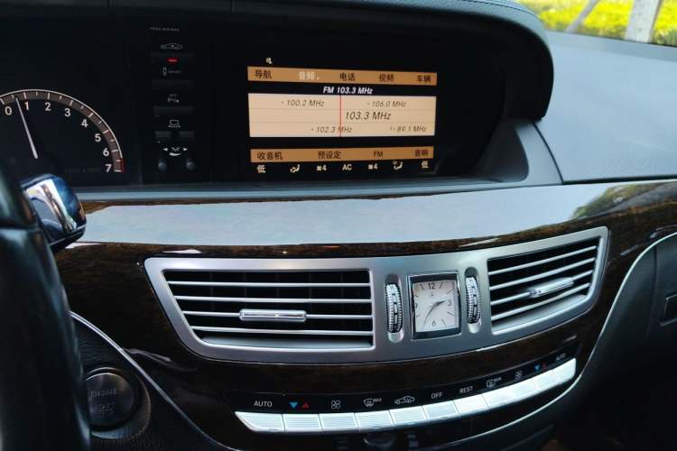 Used Mercedes-Benz S-Class 2010 S 300 L Luxury Model Audio And AC Panel