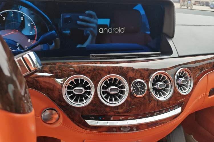 Used Mercedes-Benz S-Class 2010 S 400 L HYBRID Audio And AC Panel