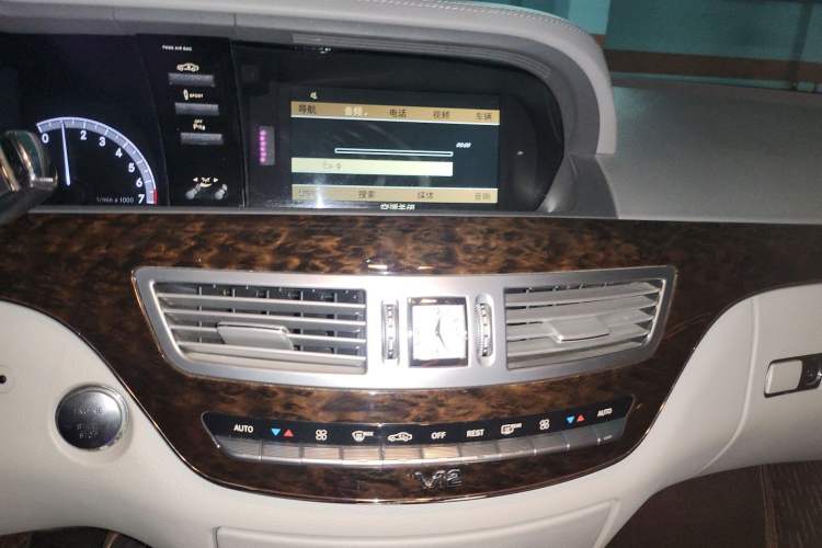 Used Mercedes-Benz S-Class 2010 S 300 L Luxury Model Audio And AC Panel