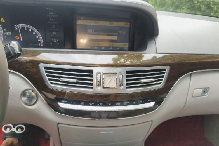 Used Mercedes-Benz S-Class 2010 S 300 L Prestige Edition Audio And AC Panel