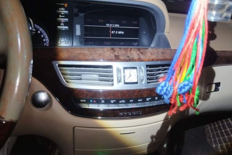 Used Mercedes-Benz S-Class 2010 S 400 L HYBRID Audio And AC Panel