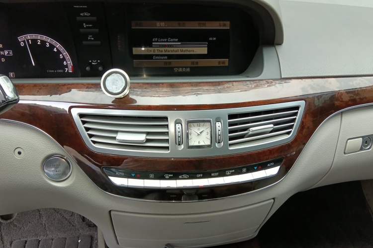 Used Mercedes-Benz S-Class 2010 S 300 L Luxury Model Audio And AC Panel