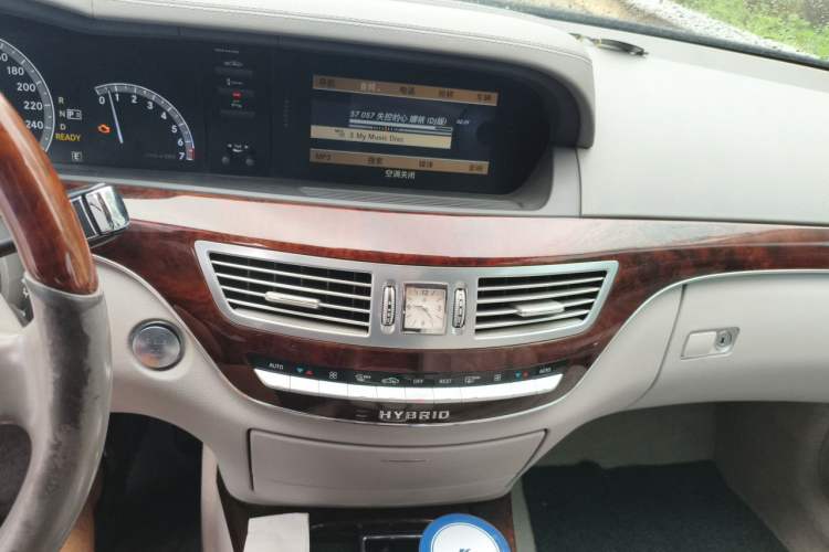 Used Mercedes-Benz S-Class 2010 S 400 L HYBRID Audio And AC Panel