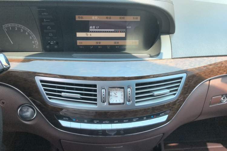 Used Mercedes-Benz S-Class 2010 S 300 L Prestige Edition Audio And AC Panel