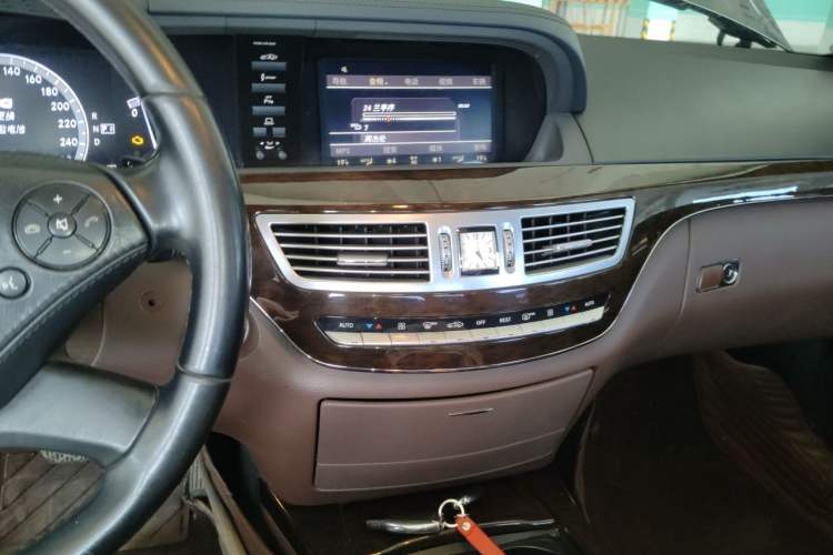Used Mercedes-Benz S-Class 2010 S 300 L Luxury Model Audio And AC Panel