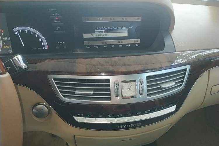 Used Mercedes-Benz S-Class 2010 S 400 L HYBRID Audio And AC Panel