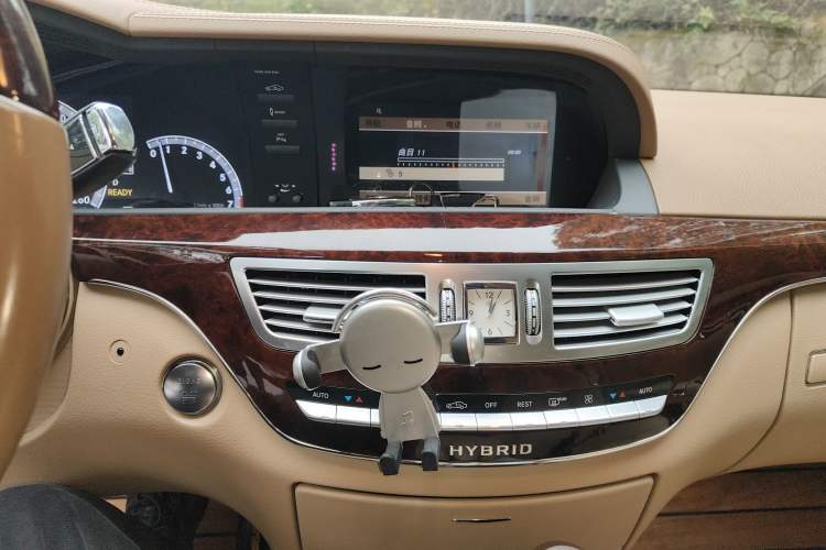 Used Mercedes-Benz S-Class 2010 S 400 L HYBRID Audio And AC Panel