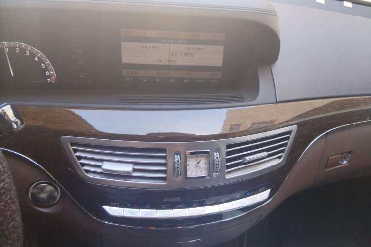 Used Mercedes-Benz S-Class 2010 S 300 L Luxury Model Audio And AC Panel