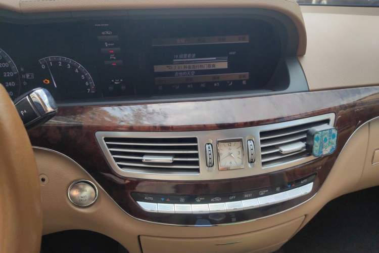 Used Mercedes-Benz S-Class 2010 S 300 L Luxury Model Audio And AC Panel