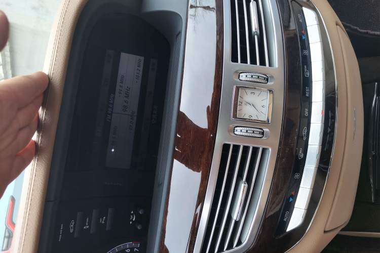 Used Mercedes-Benz S-Class 2010 S 300 L Luxury Model Audio And AC Panel