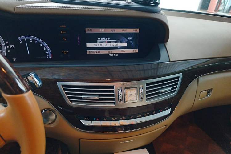 Used Mercedes-Benz S-Class 2010 S 300 L Luxury Model Audio And AC Panel