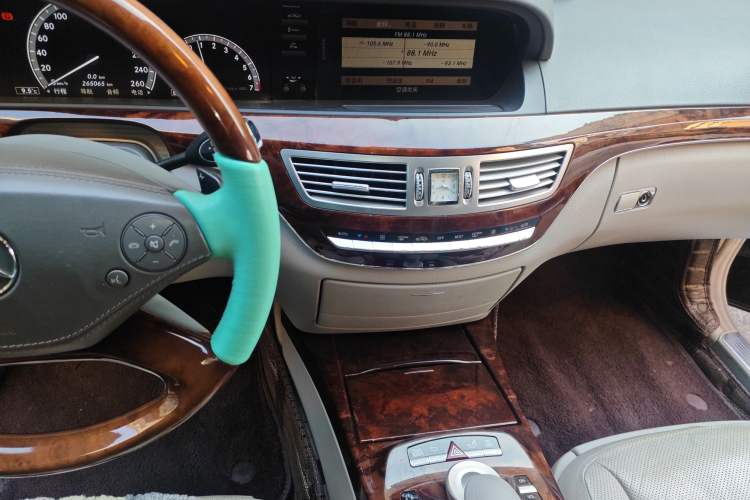 Used Mercedes-Benz S-Class 2010 S 300 L Prestige Edition Audio And AC Panel