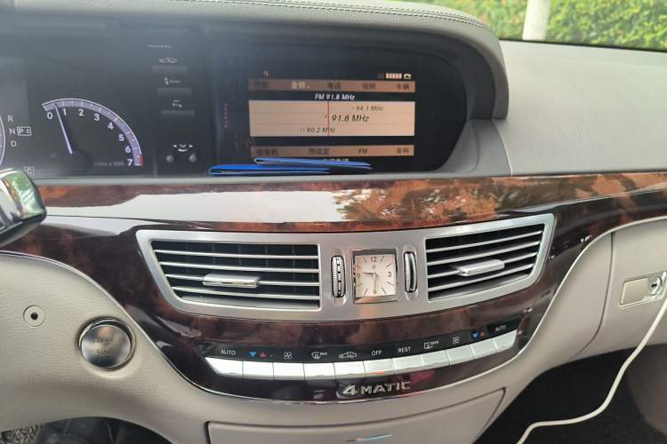 Used Mercedes-Benz S-Class 2010 S 350 L 4MATIC Audio And AC Panel