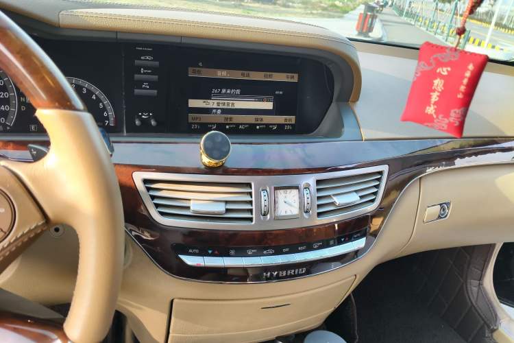 Used Mercedes-Benz S-Class 2010 S 400 L HYBRID Audio And AC Panel