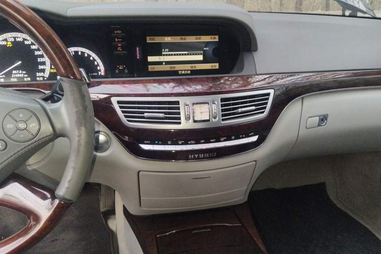 Used Mercedes-Benz S-Class 2010 S 400 L HYBRID Audio And AC Panel