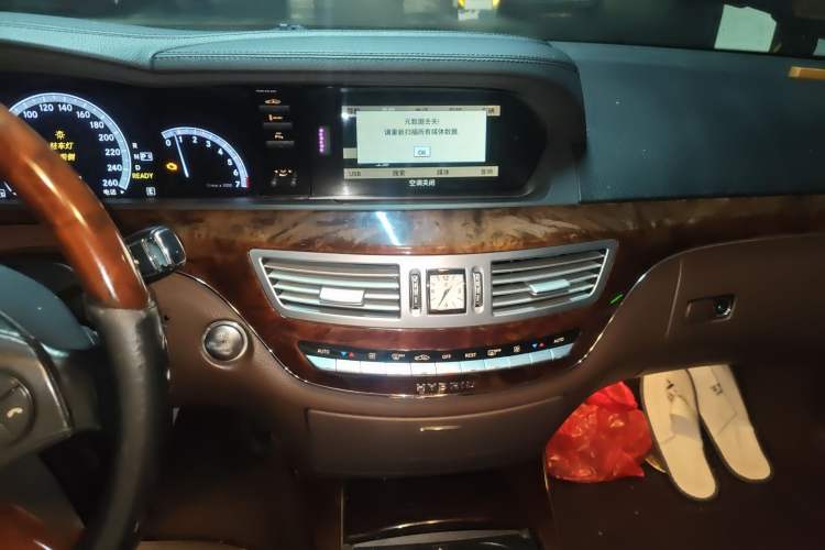 Used Mercedes-Benz S-Class 2010 S 400 L HYBRID Audio And AC Panel