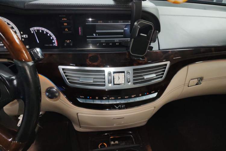 Used Mercedes-Benz S-Class 2010 S 600 L Audio And AC Panel