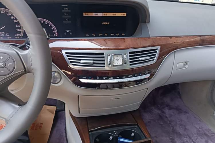 Used Mercedes-Benz S-Class 2010 S 350 L Luxury Model Audio And AC Panel