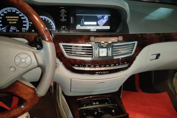 Used Mercedes-Benz S-Class 2010 S 400 L HYBRID Audio And AC Panel