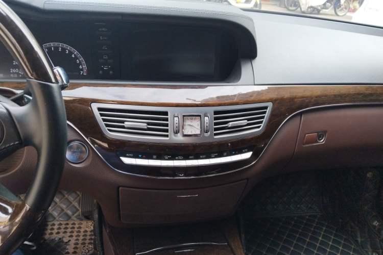 Used Mercedes-Benz S-Class 2010 S 300 L Prestige Edition Audio And AC Panel