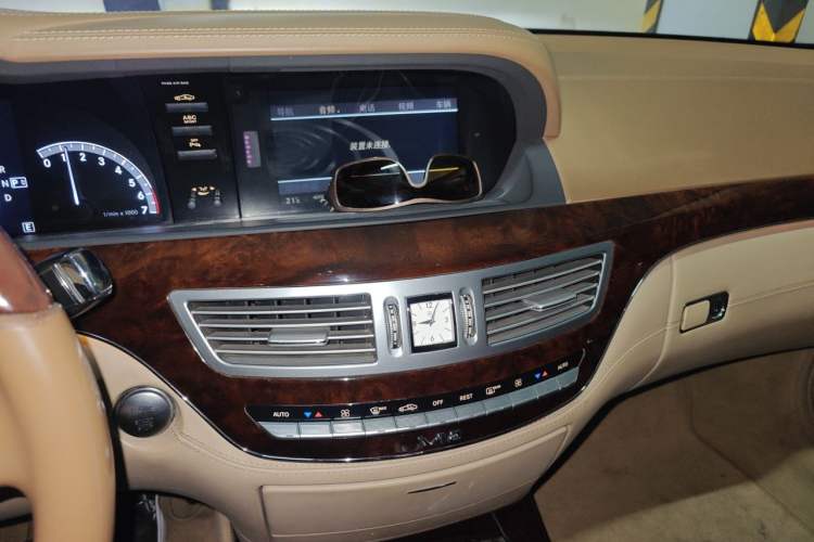 Used Mercedes-Benz S-Class 2010 S 600 L Audio And AC Panel