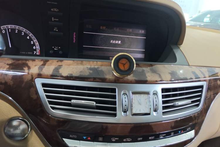 Used Mercedes-Benz S-Class 2010 S 400 L HYBRID Audio And AC Panel