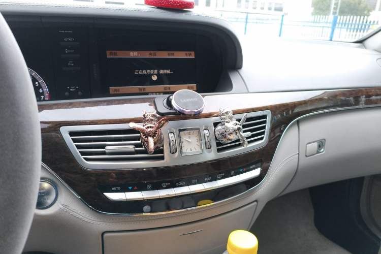 Used Mercedes-Benz S-Class 2010 S 300 L Prestige Edition Audio And AC Panel