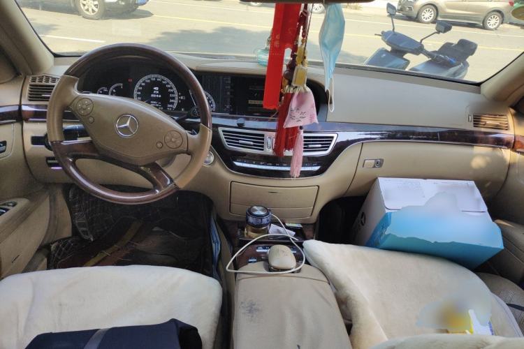 Used Mercedes-Benz S-Class 2010 S 300 L Luxury Model Center Console