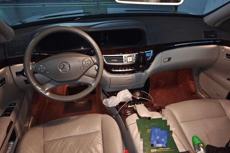 Used Mercedes-Benz S-Class 2010 S 350 L Luxury Model Center Console