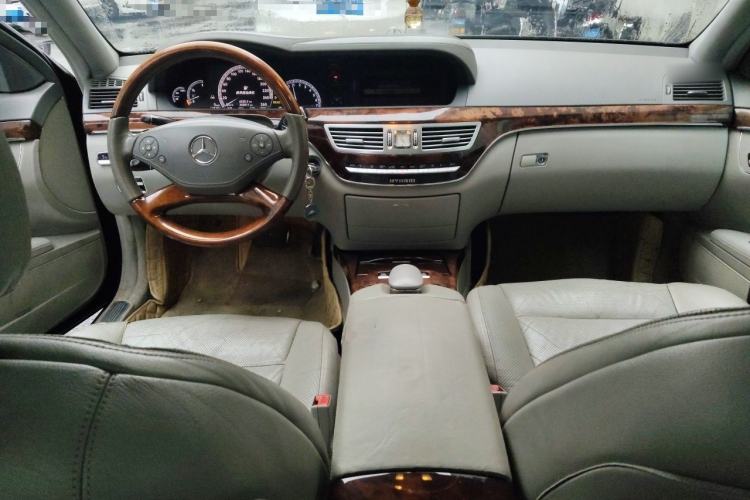 Used Mercedes-Benz S-Class 2010 S 400 L HYBRID Center Console