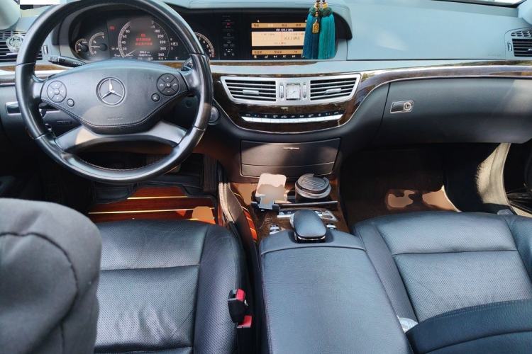 Used Mercedes-Benz S-Class 2010 S 300 L Luxury Model Center Console