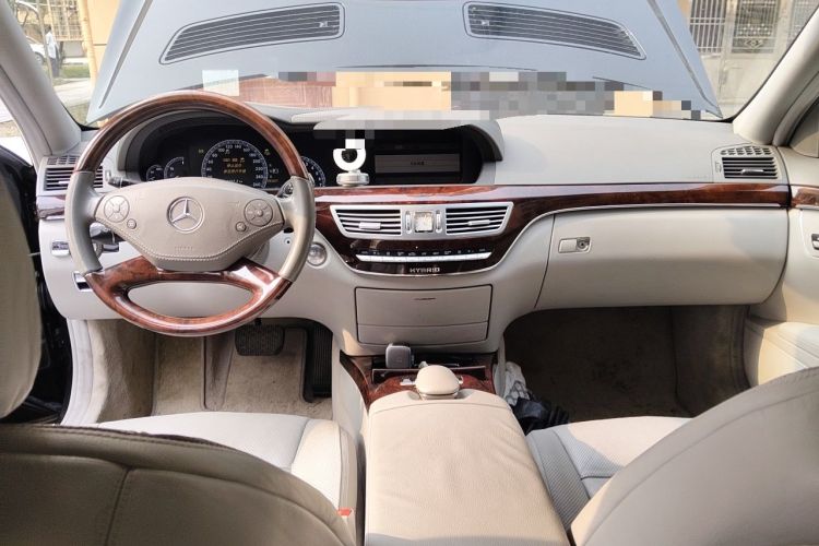 Used Mercedes-Benz S-Class 2010 S 400 L HYBRID Center Console
