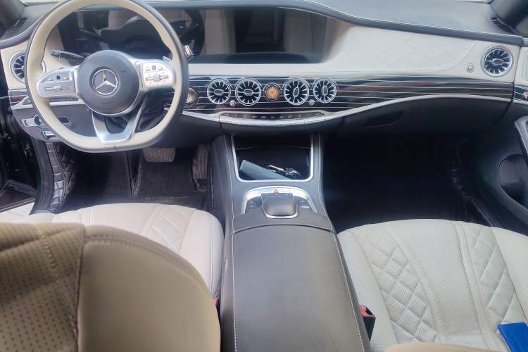 Used Mercedes-Benz S-Class 2010 S 300 L Business Model Center Console