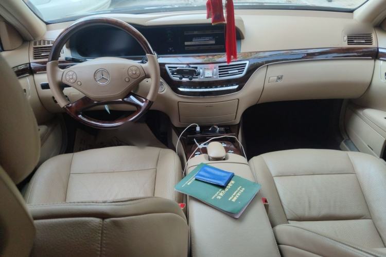 Used Mercedes-Benz S-Class 2010 S 300 L Luxury Model Center Console