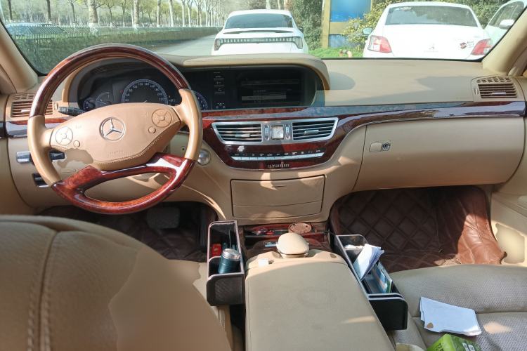 Used Mercedes-Benz S-Class 2010 S 400 L HYBRID Center Console