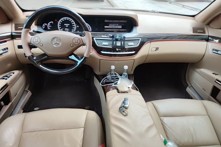 Used Mercedes-Benz S-Class 2010 S 300 L Business Model Center Console