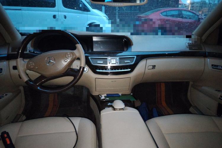 Used Mercedes-Benz S-Class 2010 S 300 L Luxury Model Center Console