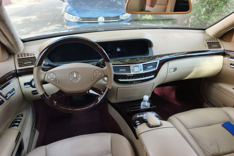 Used Mercedes-Benz S-Class 2010 S 500 L 4MATIC Center Console