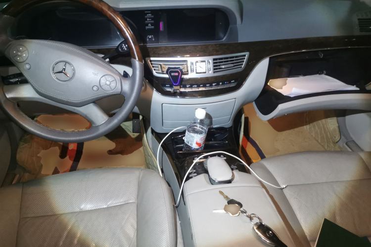 Used Mercedes-Benz S-Class 2010 S 300 L Business Model Center Console