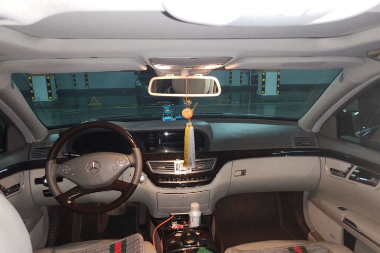 Used Mercedes-Benz S-Class 2010 S 300 L Luxury Model Center Console
