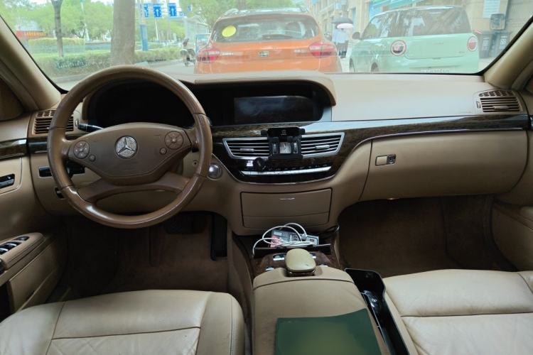 Used Mercedes-Benz S-Class 2010 S 300 L Business Model Center Console