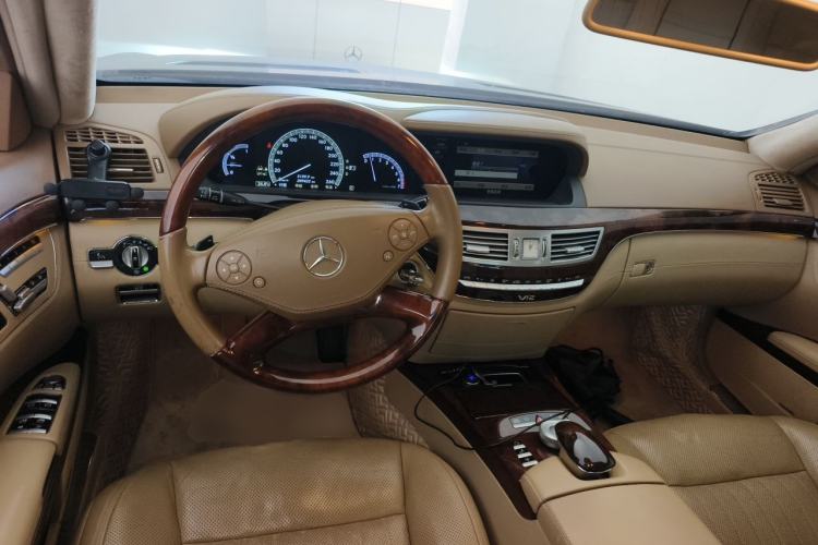 Used Mercedes-Benz S-Class 2010 S 600 L Center Console