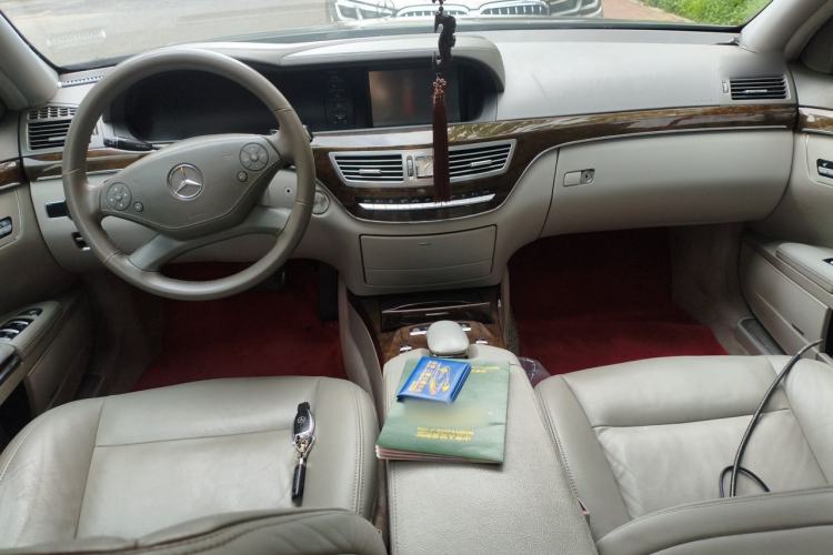 Used Mercedes-Benz S-Class 2010 S 300 L Prestige Edition Center Console