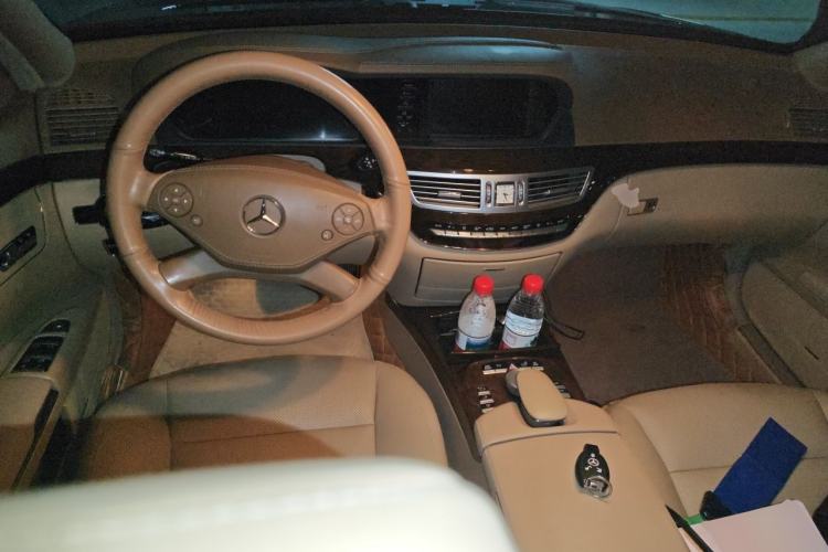 Used Mercedes-Benz S-Class 2010 S 300 L Luxury Model Center Console
