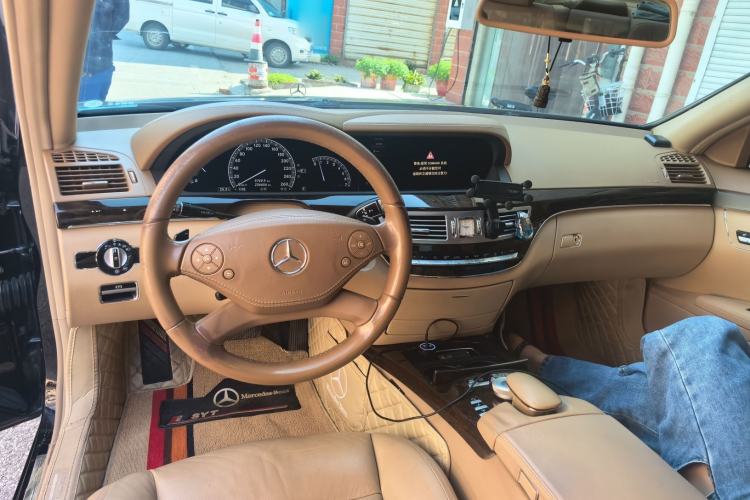 Used Mercedes-Benz S-Class 2010 S 300 L Business Model Center Console