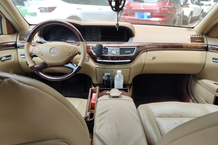 Used Mercedes-Benz S-Class 2010 S 350 L Luxury Model Center Console