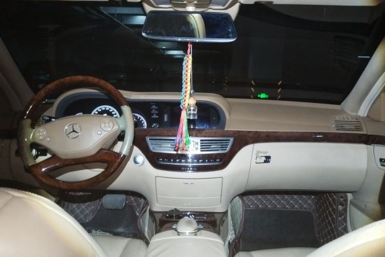 Used Mercedes-Benz S-Class 2010 S 400 L HYBRID Center Console