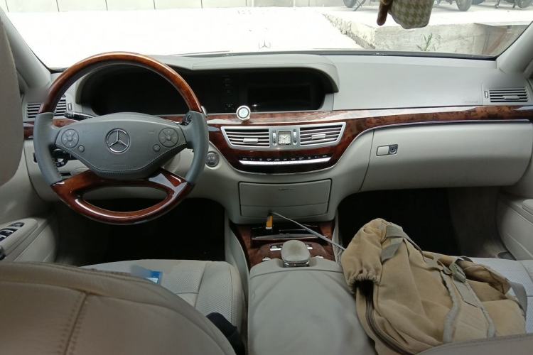 Used Mercedes-Benz S-Class 2010 S 300 L Luxury Model Center Console