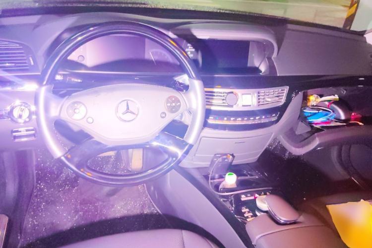 Used Mercedes-Benz S-Class 2010 S 300 L Luxury Model Center Console