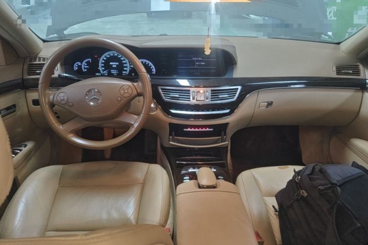 Used Mercedes-Benz S-Class 2010 S 300 L Business Model Center Console